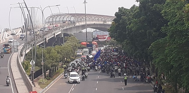 Ribuan Buruh Bekasi Siap Konvoi Menuju DPR RI