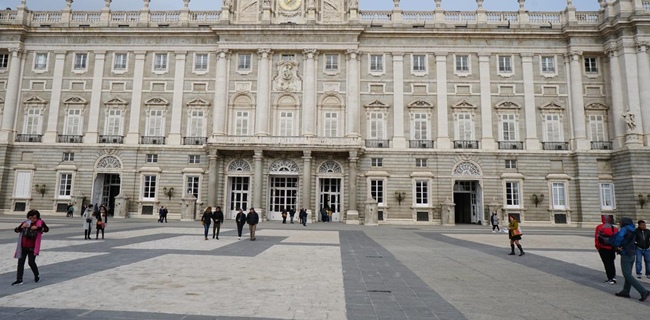 Pemerintah Spanyol Berlakukan Keadaan Darurat Di Madrid, Kepada Wilayah Menilai Itu Tindakan Ilegal