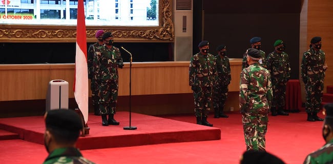 Marsekal Hadi Tjahjanto Terima Laporan Kenaikan Pangkat 35 Pati TNI