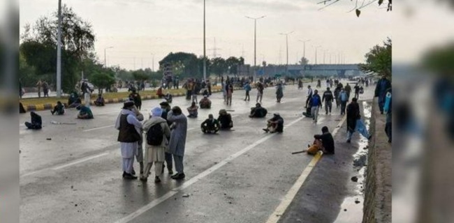 Demo Besar-besaran Anti-Prancis Di Pakistan Masuki Hari Kedua, Aparat Blokade Jalan Menuju Ibu Kota Islamabad