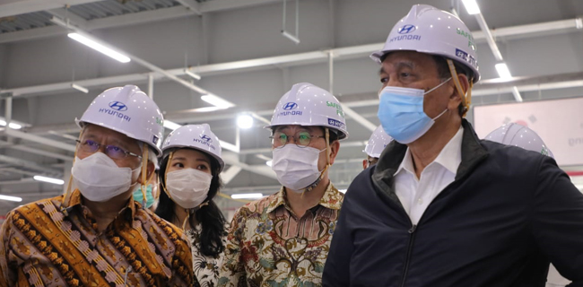 Sambangi Pabrik Mobil Listrik Di Bekasi, Luhut: Bawa Indonesia Menjadi Negara Ramah Lingkungan