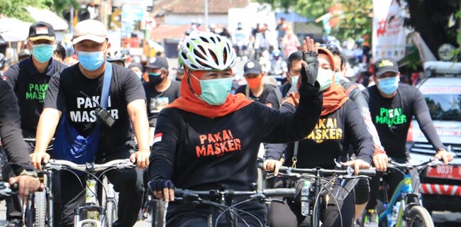 Gowes Sambang Jember, Khofifah Ajak Warga Pakai Masker Dan Beli Produk UMKM Lokal