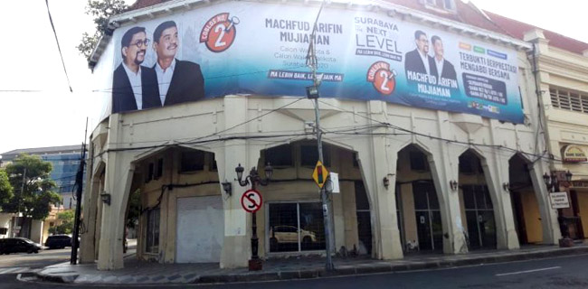 Belum Kantongi Izin, APK Calon Walikota Surabaya Terpasang Di Bangunan Cagar Budaya