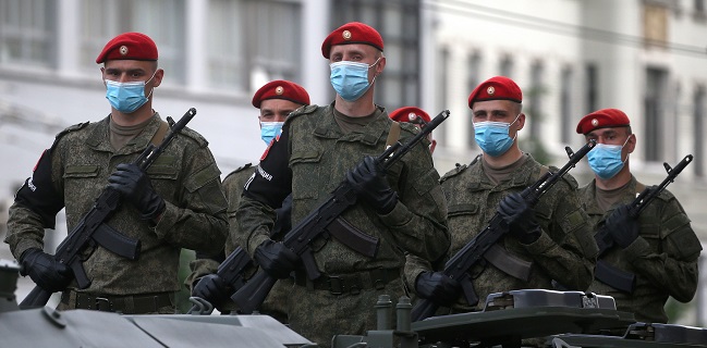 Rusia Mulai Vaksinasi Covid-19 Massal Untuk 400 Ribu Tentara