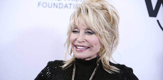Penyanyi Dolly Parton Donasi 1 Juta Dolar AS Untuk Dukung Vaksin Covid-19 Moderna