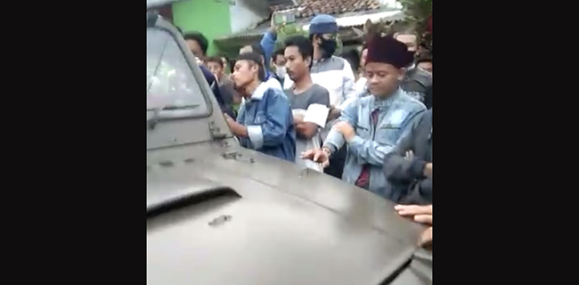 Mobil Tentara Dihadang Warga Bukan Mau Copot Baliho Habib Rizieq
