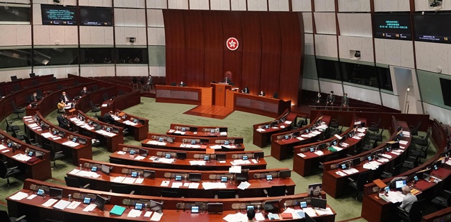 Dianggap Melakukan Penghinaan Terhadap Dewan Legislatif, Tujuh Tokoh Politik Hong Kong Ditangkap Polisi