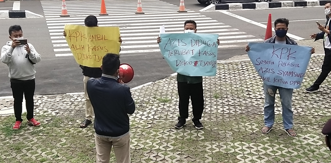 Demonstran Gagak Desak KPK Periksa Wakil Ketua DPR Azis Syamsuddin