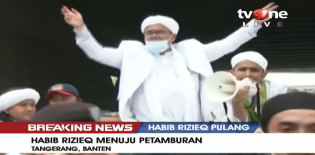 Dari Atas Mobil, Habib Rizieq Ajak Pendukungnya Salawatan Dan Nyanyikan Lagu Indonesia Raya