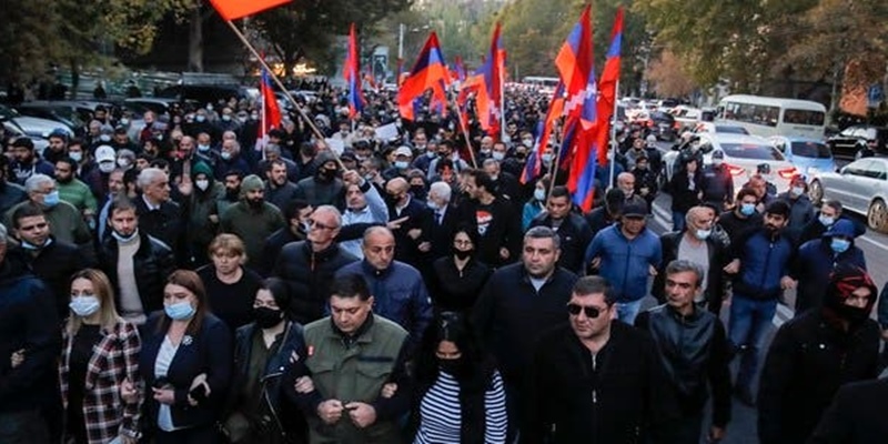 Ribuan Pendemo Tuntut Pemerintah Armenia Temukan Para Tentara Yang Hilang