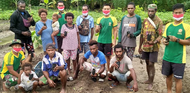 Prajurit TNI Bantu Warga Papua Cukupi Ketersediaan Bahan Pangan Di Masa Pandemi