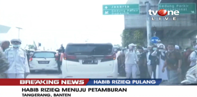 Massa Membludak, Habib Rizieq Berhasil Naik Mobil B 1 FPI Setelah Satu Jam Jalan Kaki