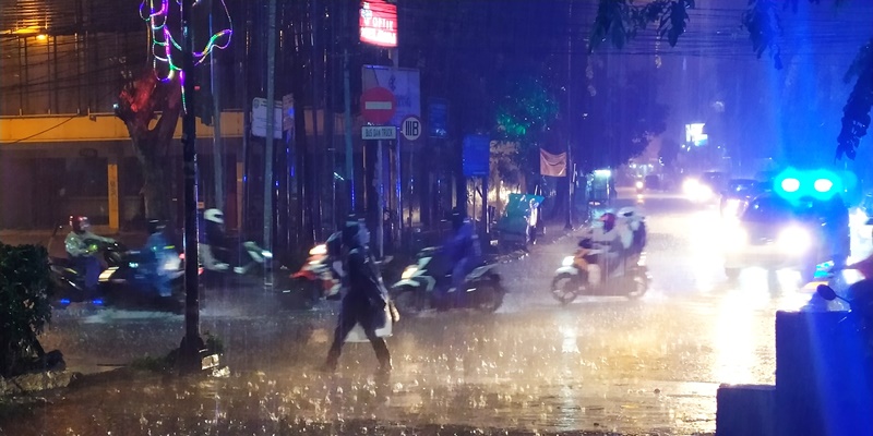 Jelang Pergantian Tahun, Kota Bekasi Diguyur Hujan Deras