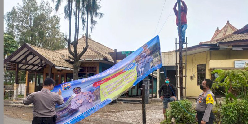 Cegah Klaster Libur Nataru, Polres Probolinggo Pasang Baliho Prokes Di Wisata Gunung Bromo