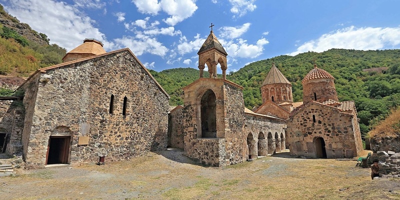 Para Pendeta Armenia Kunjungi Biara Dadivank Yang Kini Jadi Milik Azerbaijan