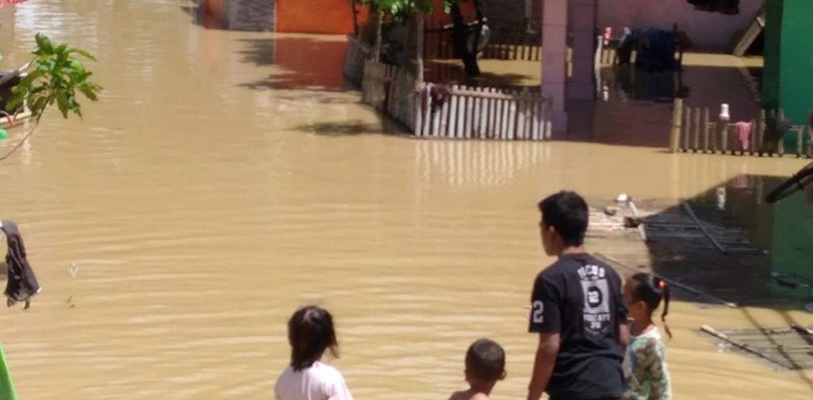 Tiga Hari Tak Surut, Korban Banjir Serang Akhirnya Pilih Mengungsi
