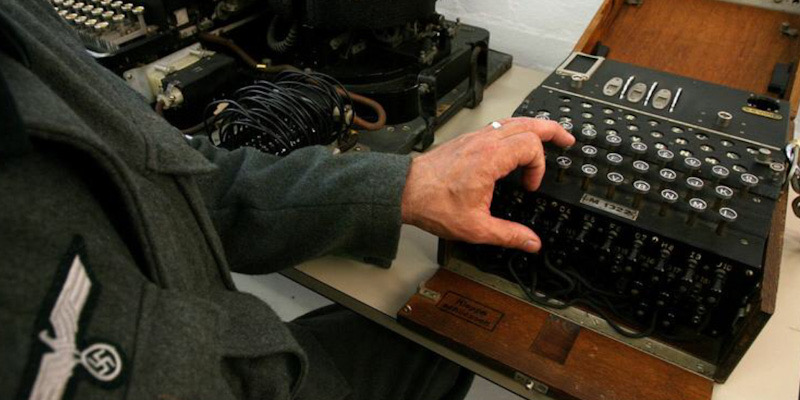 Penyelam Jerman Temukan Mesin Sandi Enigma Bekas Nazi Di Laut Baltik