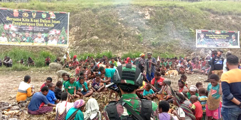 Dihadiri Ratusan Warga, Festival Bakar Batu Di Lapangan Yokatapa Papua Berlangsung Aman Dan Kondusif