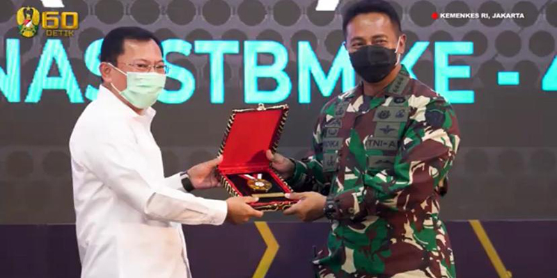 TNI AD Terima Penghargaan Kemenkes Dalam Tingkatkan Perilaku Hidup Sehat Masyarakat