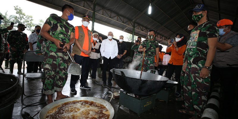 Antisipasi Covid-19, Doni Monardo Minta Pengungsi Banjir Deli Serdang Kategori Usia Rentan Dipisah