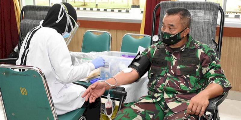 Hari Jadi Infanteri Ke-72 Diisi Dengan Aksi Donor Darah Prajurit TNI