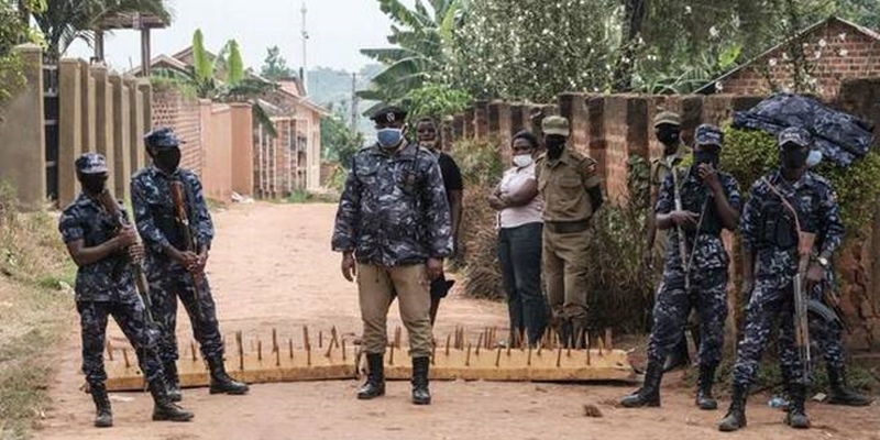 Setelah Menahan Bobi Wine Di Rumahnya Sendiri, Polisi Uganda Grebek Markas Besar Partai Oposisi