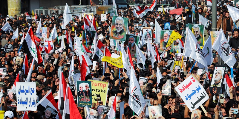 Irak Peringati Setahun Kematian Qassem Soleimani, Ramai Teriakan Slogan: Amerika Adalah Setan Besar!