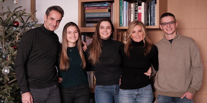 Ini Dia Momen Keluarga PM Yunani Saat Rayakan Pergantian Tahun