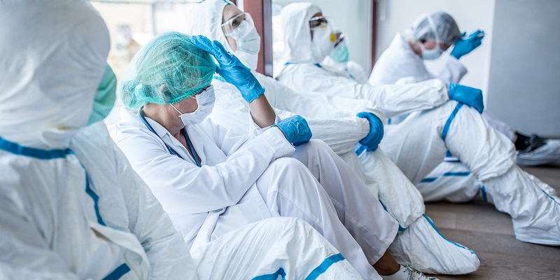 Penelitian: 45 Persen Nakes ICU Di Inggris Alami Gangguan Kesehatan Mental Selama Pandemi