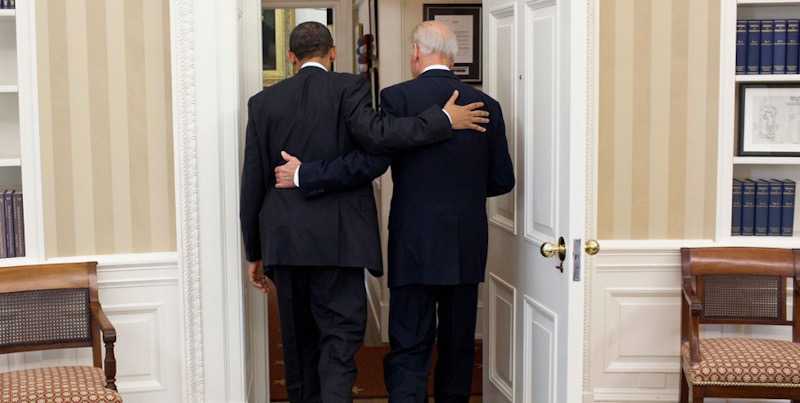 Unggah Foto Lama Bersama Biden, Obama: <i>This Is Your Time</i>