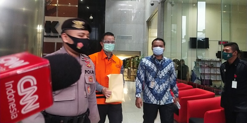 Sambil Nenteng Amplop Cokelat, Juliari Bungkam Soal Keterlibatan Herman Herry, Ihsan Yunus Dan Sosok Madam