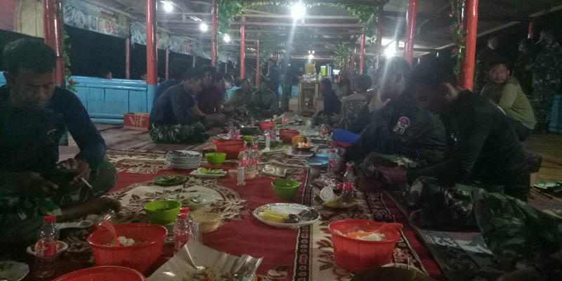 Pompa Semangat, Penyelam TNI AL Gelar Hajatan Di Posko Laut Tanjung Kait