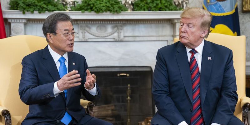 Moon Jae-in, Dilema Antara Donald Trump Dan Joe Biden