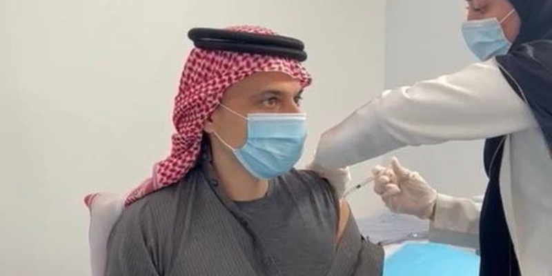 Setelah Raja Salman Giliran Menlu Saudi Yang Disuntik Vaksin Covid-19