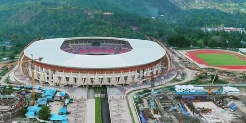 Berdasarkan Hitungan MAKI, Selisih Dana Bansos Bisa Buat Bangun 2 Stadion Megah Di Papua
