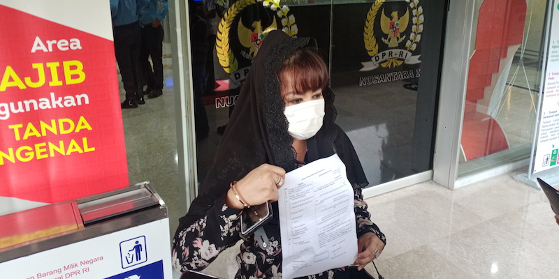 Dewi Tanjung Resmi Laporkan Fadli Zon Ke MKD Atas Dugaan Like Video Pornografi