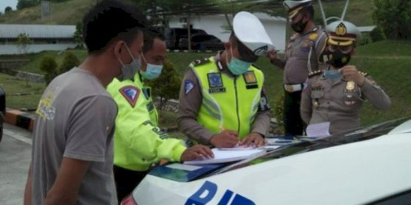 Gunakan <i>Speed Gun</i>, Polda Lampung Tilang Sejumlah Kendaraan Pelanggar Batas Kecepatan Di Jalan Tol
