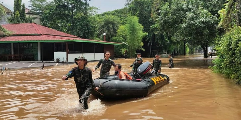 Korps Marinir TNI AL Buka <i>Call Center</i> Banjir Bagi Warga Jabodetabek