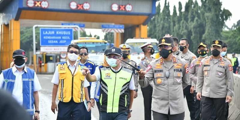 Kakorlantas Polri Tinjau Exit Tol Bitung Tangerang Yang Tergenang Banjir