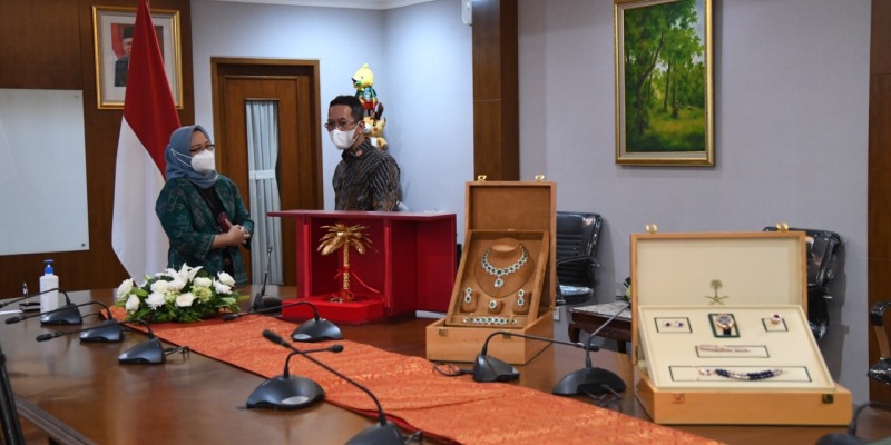 Terima Laporan Jokowi Soal Barang Gratifikasi Senilai Rp 8,7 M Dari Raja Salman, KPK Serahkan Ke Kemenkeu
