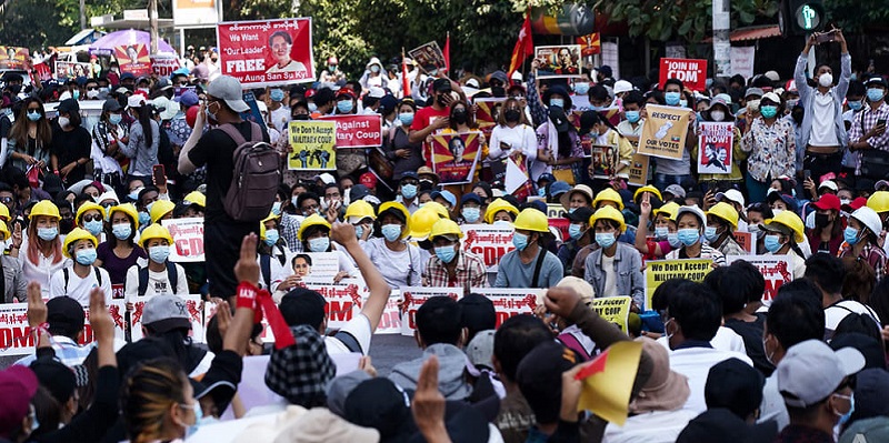 Tak Gentar Dengan Militer, Demonstran Myanmar: Kami Harus Berjuang Sampai Akhir<i>!</i>