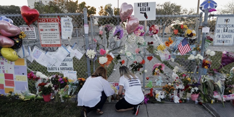 Biden Berduka Pada Peringatan Tragedi Parkland, Serukan Reformasi Undang-Undang Senjata