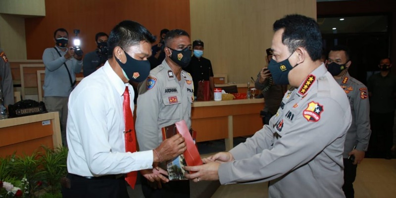 Dua Personel Berprestasi Polda Bali Dapat Penghargaan Sekolah Perwira Dari Kapolri