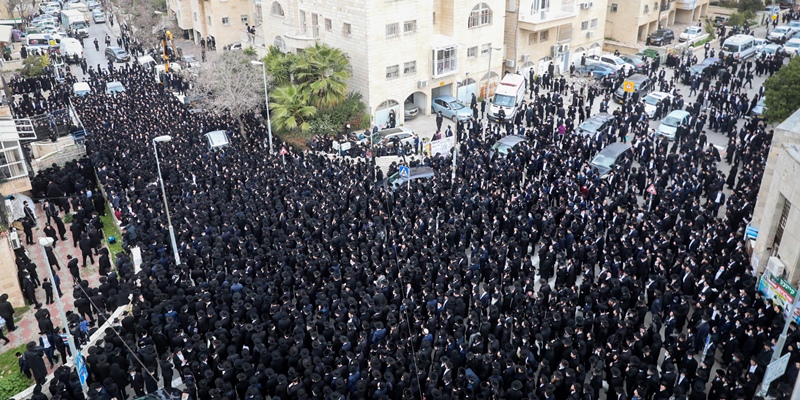Polisi Israel Dituntut Pertanyaan Mengapa Diamkan Ribuan Massa Di Pemakaman Seorang Rabi, Ini Jawabnya