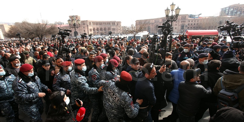 Konflik Armenia: Setelah Tentara, Polisi Pun Ikut Bersuara Minta PM Pashinyan Mundur