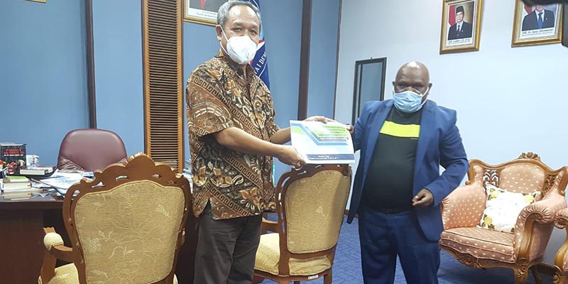 Bertemu Ketua Fraksi Demokrat MPR, Natalius Pigai Minta UU Otsus Papua Dibekukan