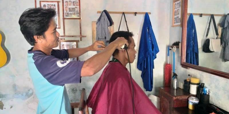 Pelatihan Tukang Cukur, Cara Bupati Cirebon Atasi Pengangguran