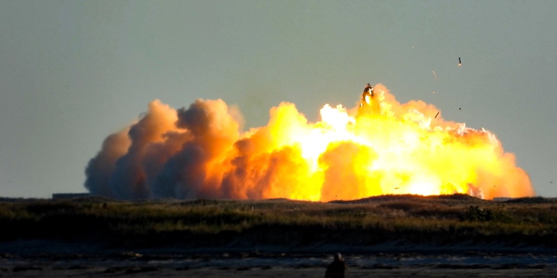 Roket SpaceX Mars Meledak Lagi Saat Mendarat Pada Ujicoba Peluncuran