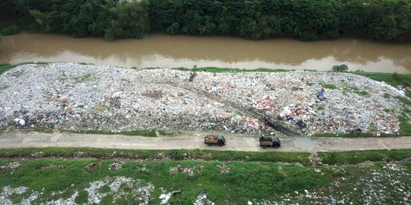DLH Kabupaten Bekasi Bakal Tindak Tegas Pembuang Sampah Di Kali CBL