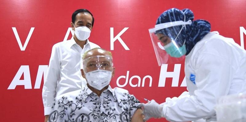 Vaksinasi Tenaga Pendidikan Dikebut Hingga Juni, Jokowi: Agar Awal Semester Dua Bisa Belajar Tatap Muka